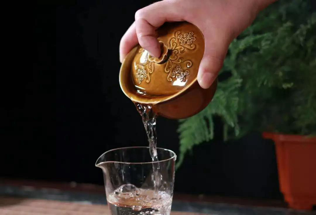 喝好茶，是要用蓋碗的