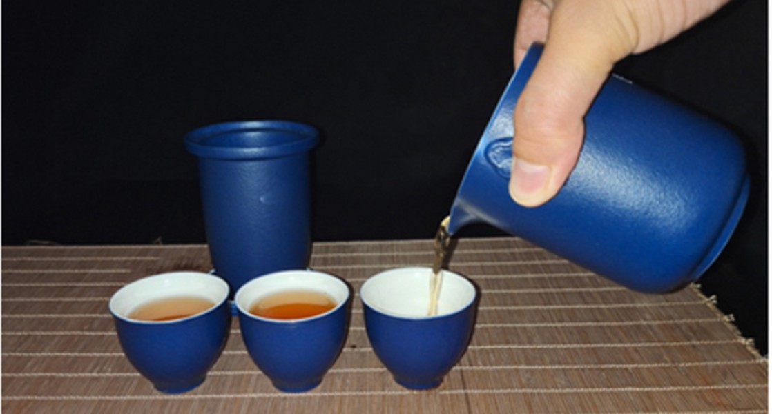 大宋定窯藍釉快客杯套裝，讓你隨時隨地沖出一杯香茗