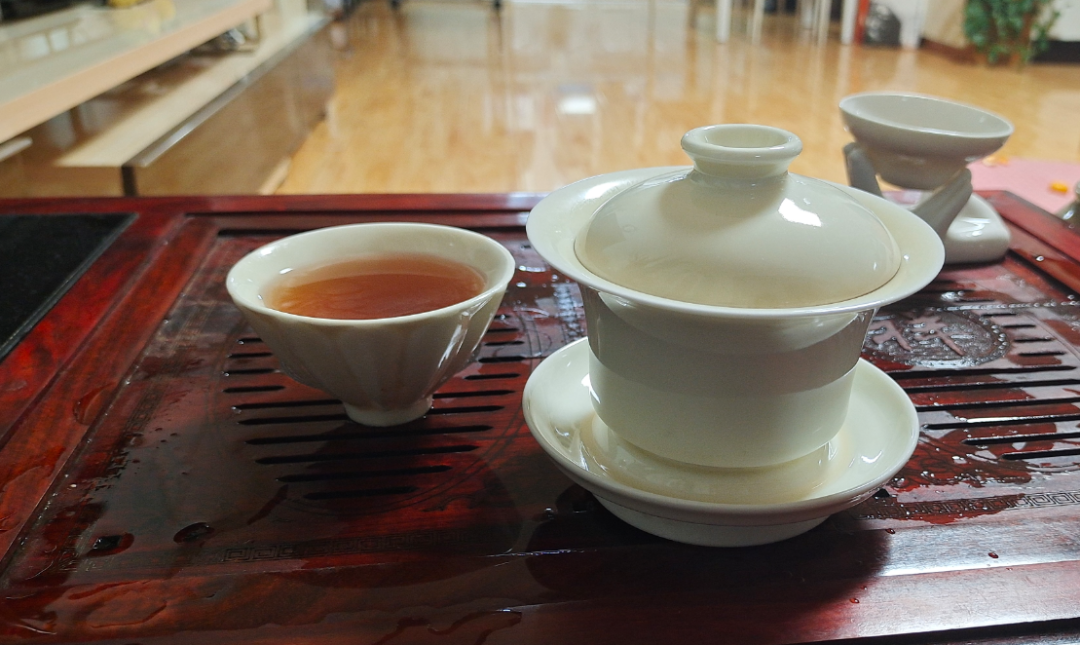 白瓷茶器上的茶漬怎么清洗？(圖1)