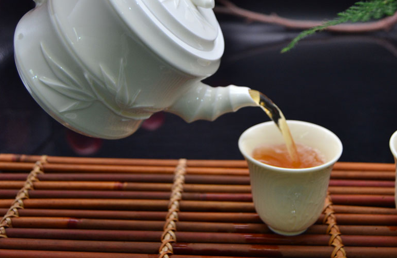 白瓷茶器上的茶漬怎么清洗？(圖2)